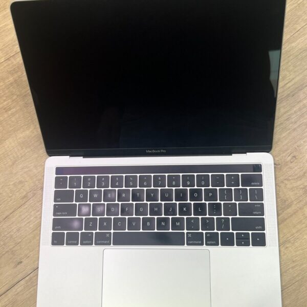 Apple MacBook Pro A1706 13" i5 8GB - 256GB GRADE A Argent?