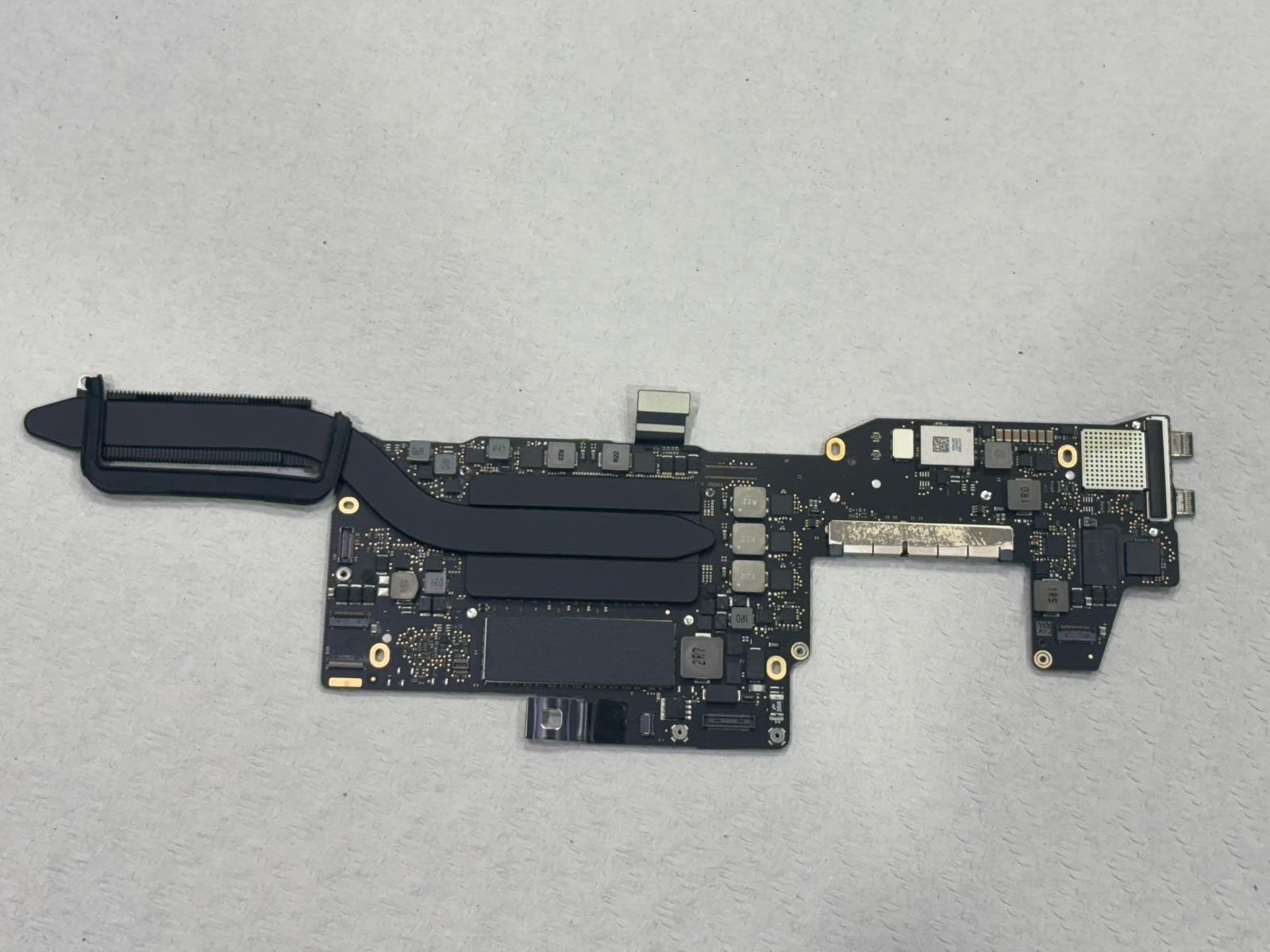 CARTE MERE A1708 I5 16GB + CACHE ARRIERE GRIS CARTE MERE A1708 I5 16GB + CACHE ARRIERE GRIS