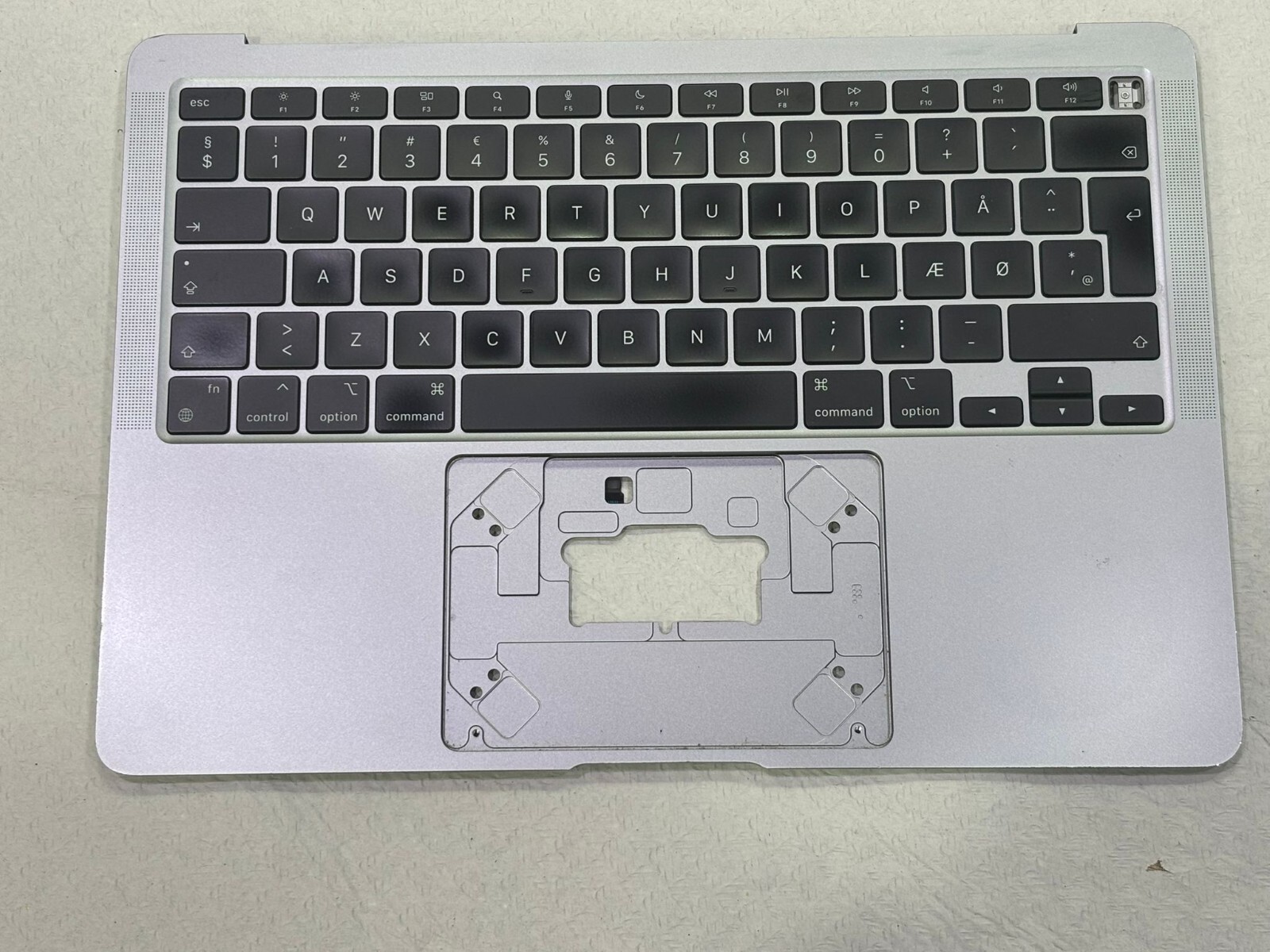 Clavier Apple MacBook AIR A2337 GRIS 13" QWERTY(DANEMARK) GRADE B Clavier Apple MacBook AIR A2337 GRIS 13" QWERTY(DANEMARK) GRADE B
