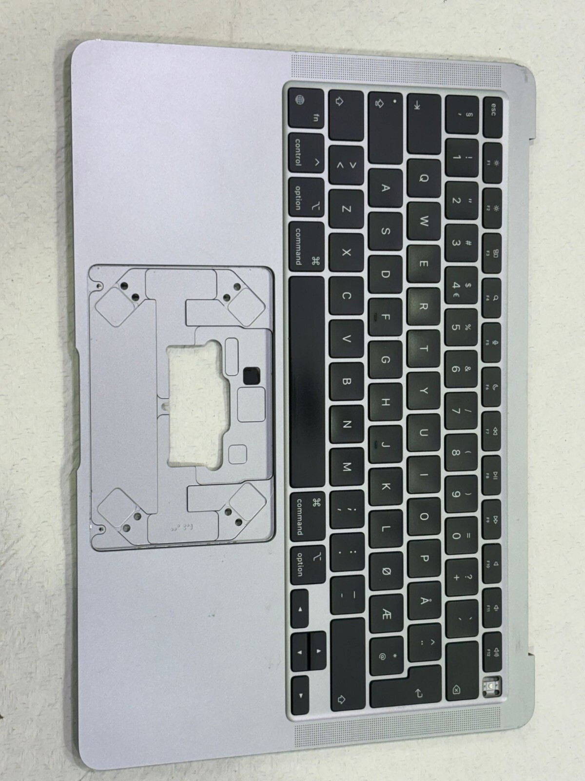 Clavier Apple MacBook AIR A2337 GRIS 13" QWERTY(NORVEGE) GRADE B Clavier Apple MacBook AIR A2337 GRIS 13" QWERTY(NORVEGE) GRADE B