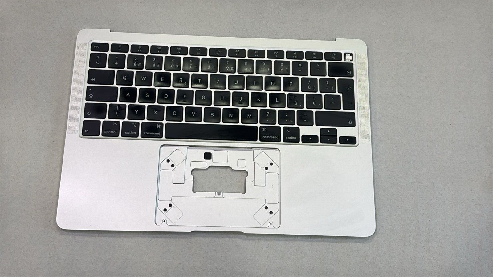 Clavier QWERTY (CZE) MacBook Air 13.3 A2179 EMC 3302 2020 SILVER GRADE A Clavier QWERTY (CZE) MacBook Air 13.3 A2179 EMC 3302 2020 SILVER GRADE A