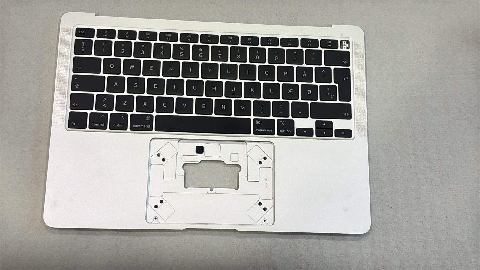 Clavier QWERTY (DNK) MacBook Air 13.3 A2179 EMC 3302 2020 SILVER GRADE A Clavier QWERTY (DNK) MacBook Air 13.3 A2179 EMC 3302 2020 SILVER GRADE A