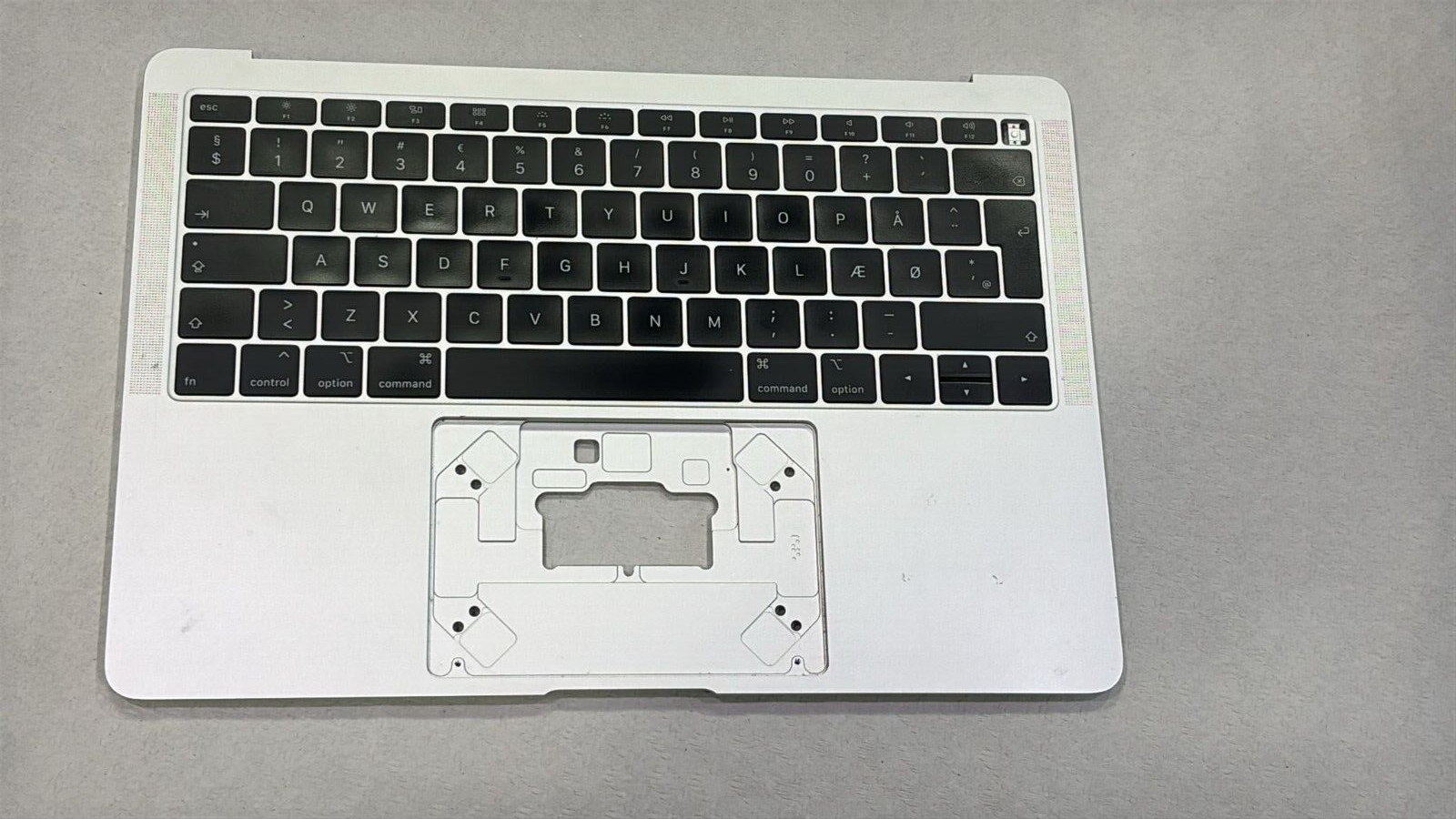 Clavier QWERTY (NORVEGE) pour MacBook air 13" A1932 - SILVER /GRADE A Clavier QWERTY (NORVEGE) pour MacBook air 13" A1932 - SILVER /GRADE A