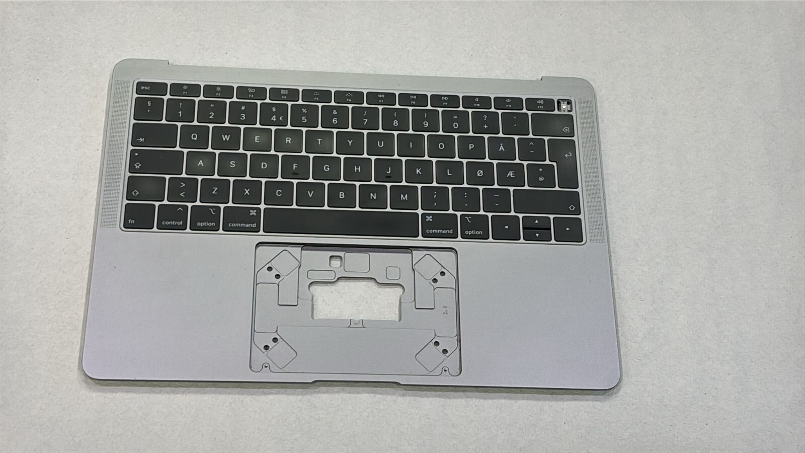 Clavier QWERTY (NORW) pour MacBook air 13" A1932 - Gris /GRADE A Clavier QWERTY (NORW) pour MacBook air 13" A1932 - Gris /GRADE A