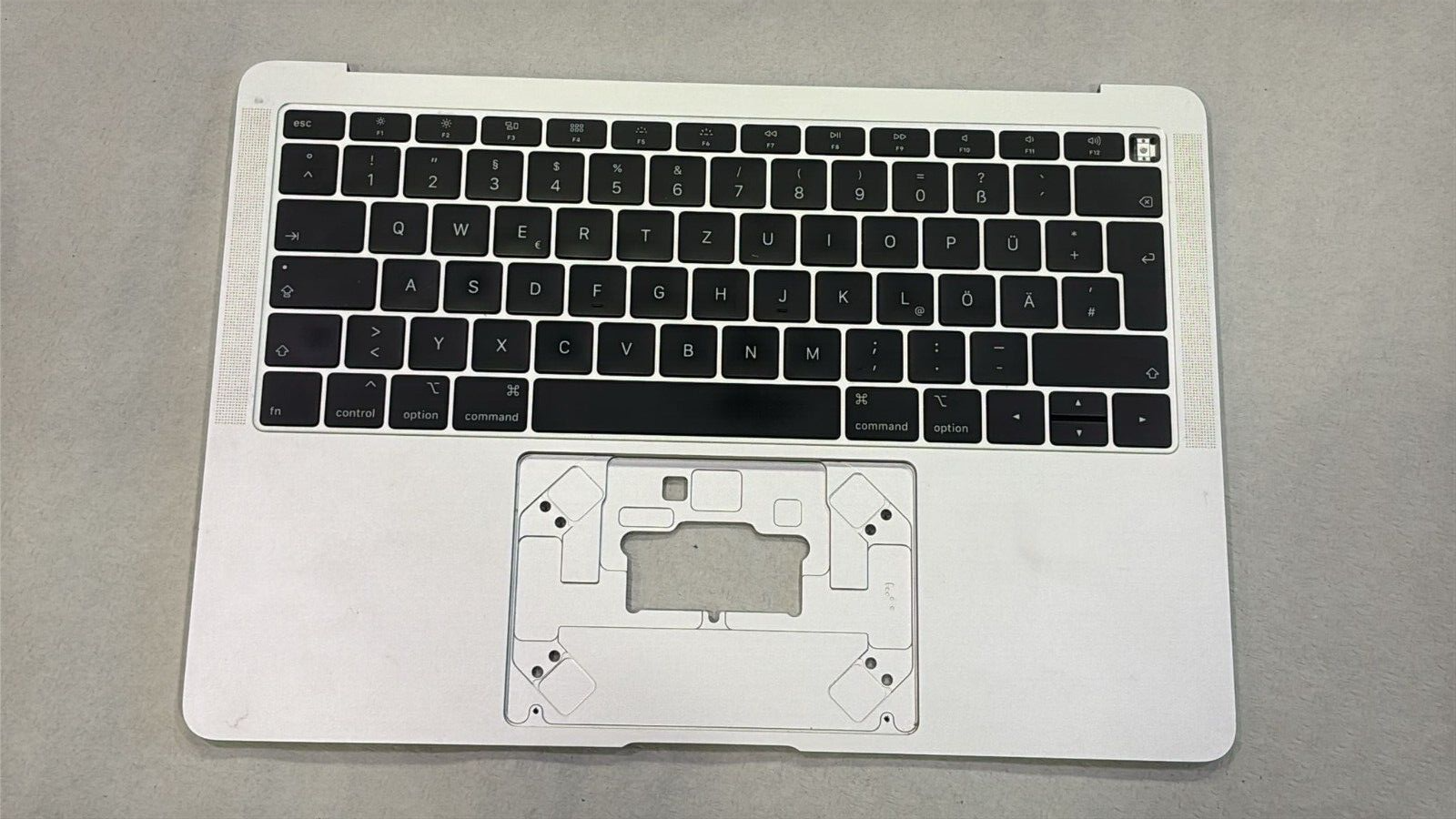 Clavier QWERTY (SUEDE) pour MacBook air 13" A1932 - SILVER /GRADE A Clavier QWERTY (SUEDE) pour MacBook air 13" A1932 - SILVER /GRADE A