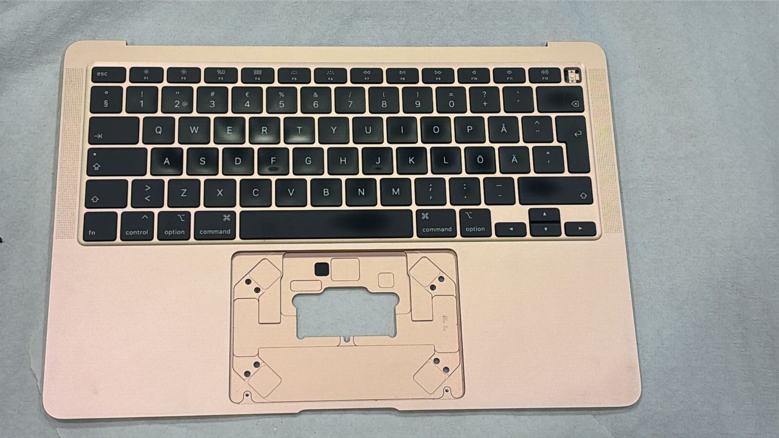 Clavier QWERTY (SWE) MacBook Air 13.3 A2179 EMC 3302 2020 GOLD GRADE A Clavier QWERTY (SWE) MacBook Air 13.3 A2179 EMC 3302 2020 GOLD GRADE A