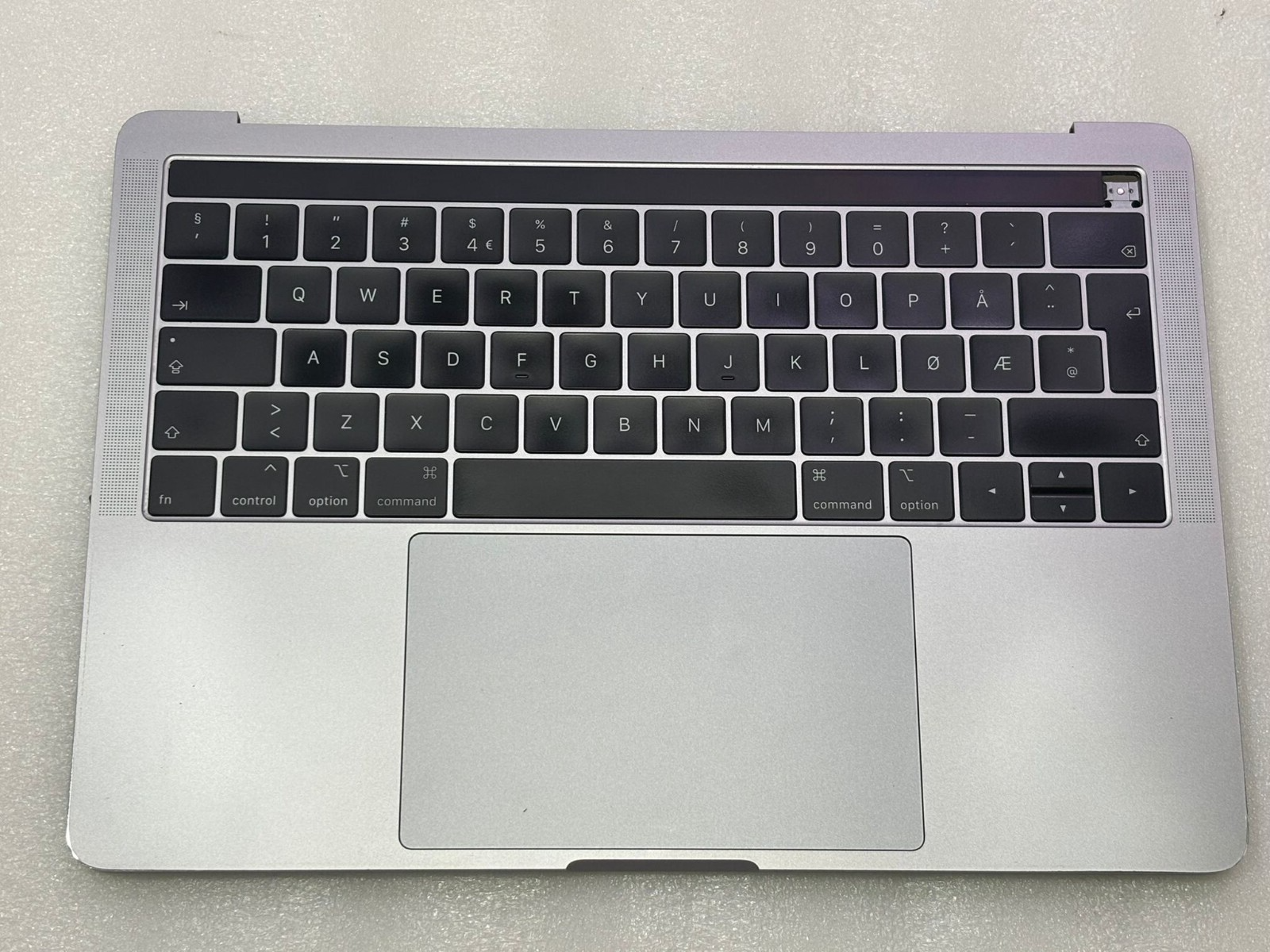 Clavier topcase COMPLET QWERTY NORVEGE MacBook Pro 13" GRIS A1989 ( 2018 /2019) Clavier topcase COMPLET QWERTY NORVEGE MacBook Pro 13" GRIS A1989 ( 2018 /2019)