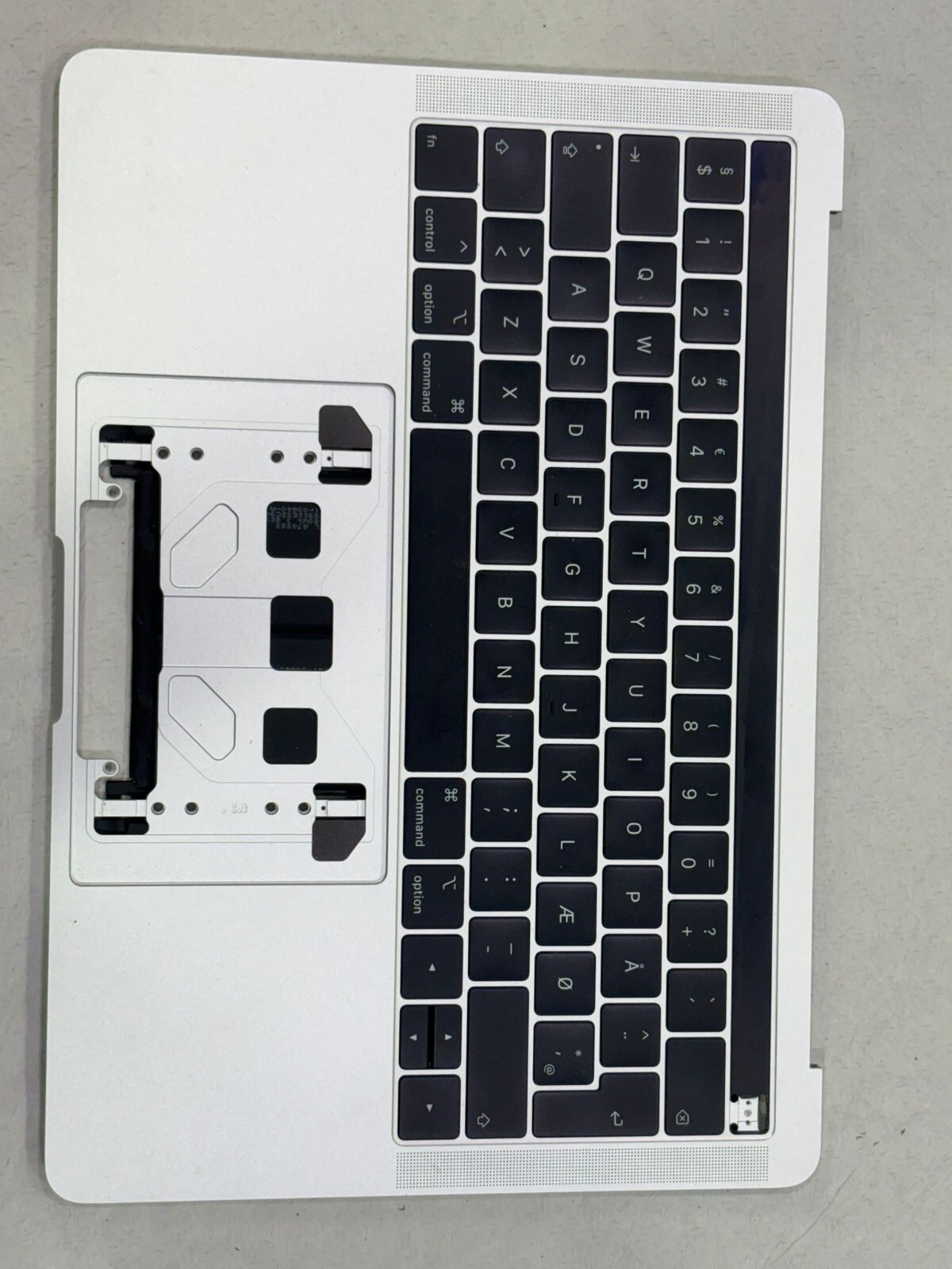 Clavier topcase QWERTY DANEMARK MacBook Pro 13" SILVER A1989 ( 2018 /2019) Clavier topcase QWERTY DANEMARK MacBook Pro 13" SILVER A1989 ( 2018 /2019)