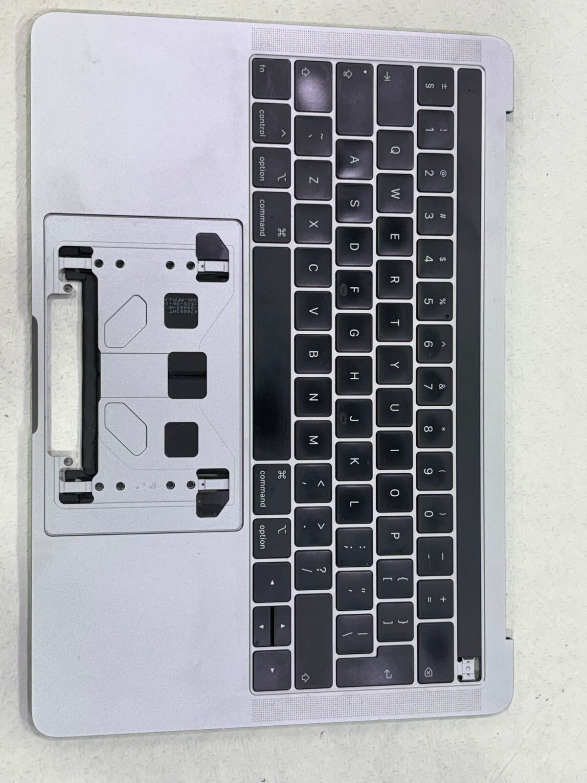 Clavier topcase QWERTY INTERNATIONAL MacBook Pro 13" GRIS A1989 ( 2018 /2019) Clavier topcase QWERTY INTERNATIONAL MacBook Pro 13" GRIS A1989 ( 2018 /2019)