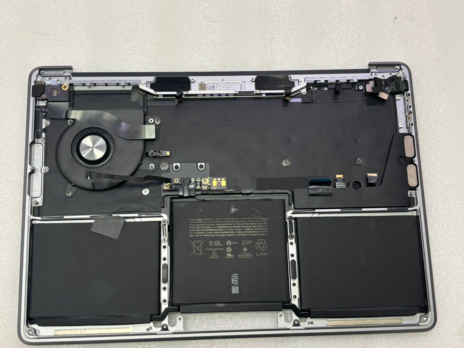 Keyboard topcase clavier azerty (FR) APPLE MacBook PRO 13" 2020 A2338 SILVER Keyboard topcase clavier azerty (FR) APPLE MacBook PRO 13" 2020 A2338 SILVER