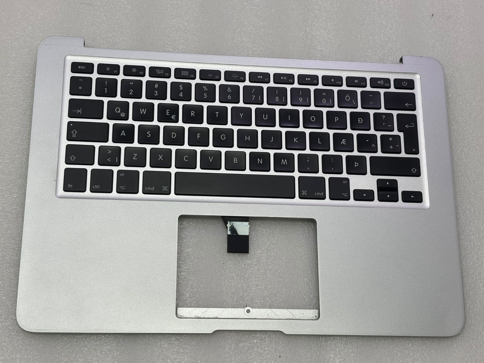 Top Case Apple MacBook Air 13" A1466 clavier Qwerty (islande) (2013/2017) Top Case Apple MacBook Air 13" A1466 clavier Qwerty (islande) (2013/2017)