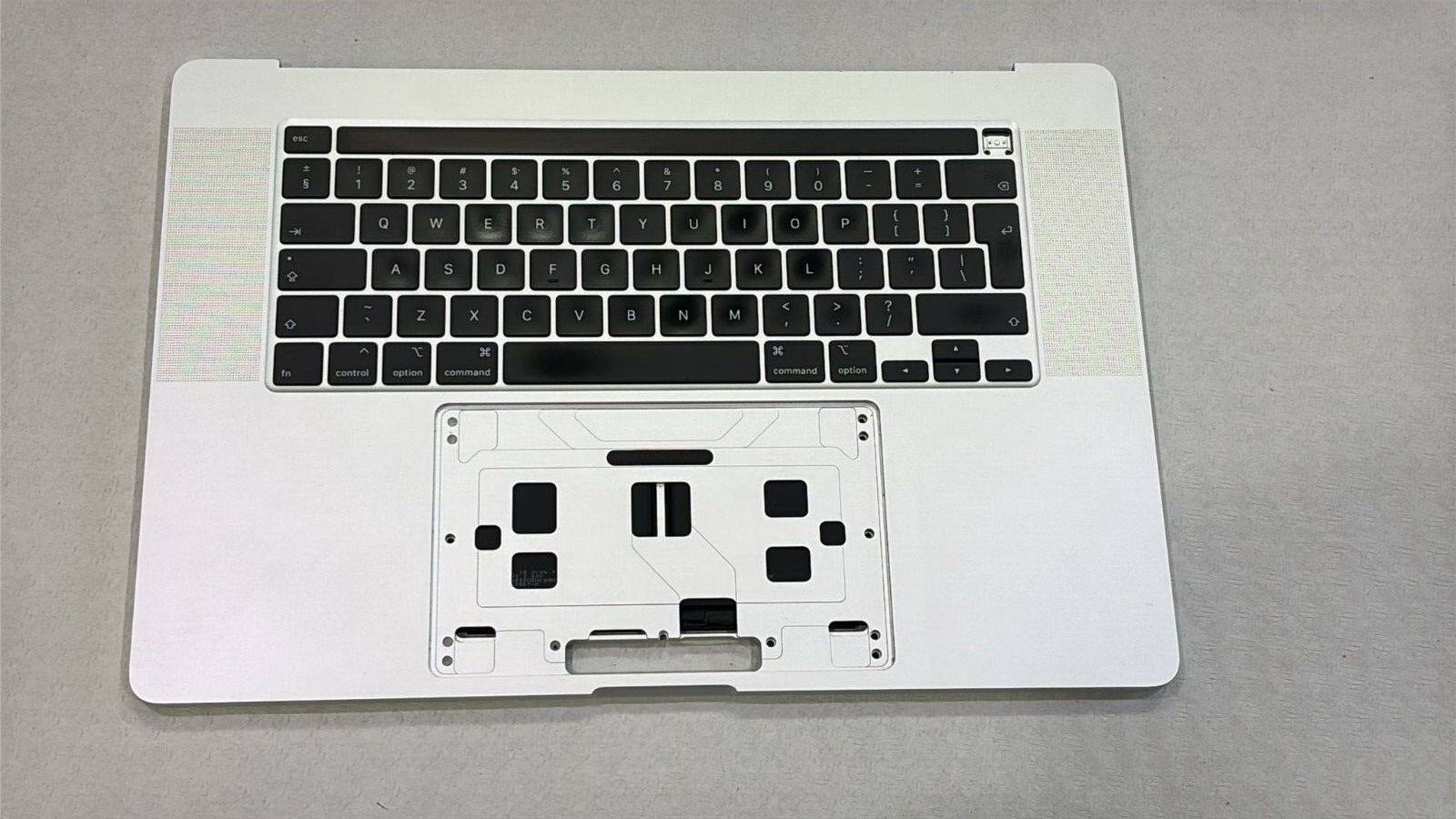 Topcase Clavier QWERTY(INTERNATIONAL) AVEC BATTERIE MacBook Pro16″ A2141-SILVER Topcase Clavier QWERTY(INTERNATIONAL) AVEC BATTERIE MacBook Pro16″ A2141-SILVER
