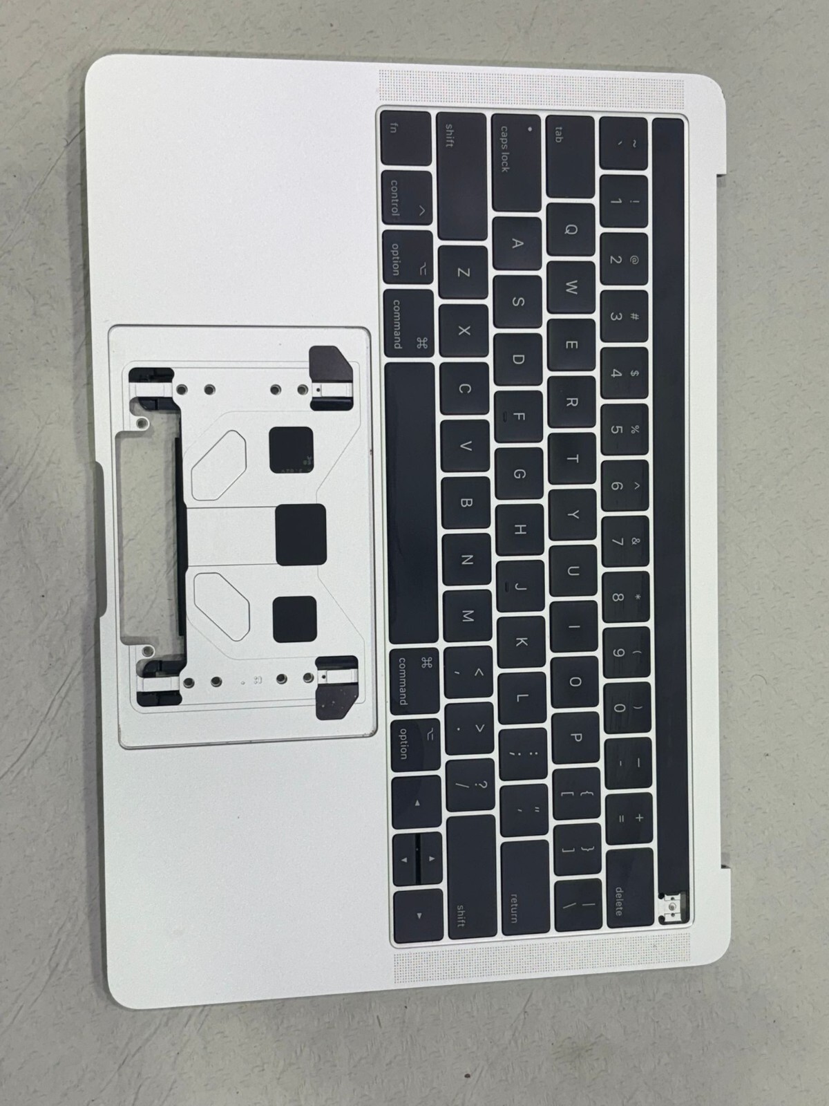 Topcase Clavier QWERTY(USA) AVEC BATTERIE MacBook Pro A1706-SILVER Topcase Clavier QWERTY(USA) AVEC BATTERIE MacBook Pro A1706-SILVER